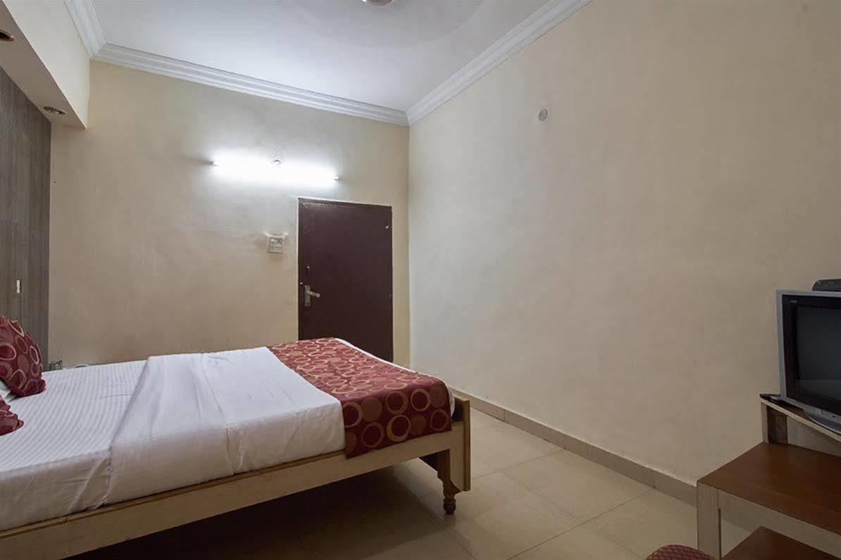 Hotel Sri Sai Krupa Hyderabad Esterno foto